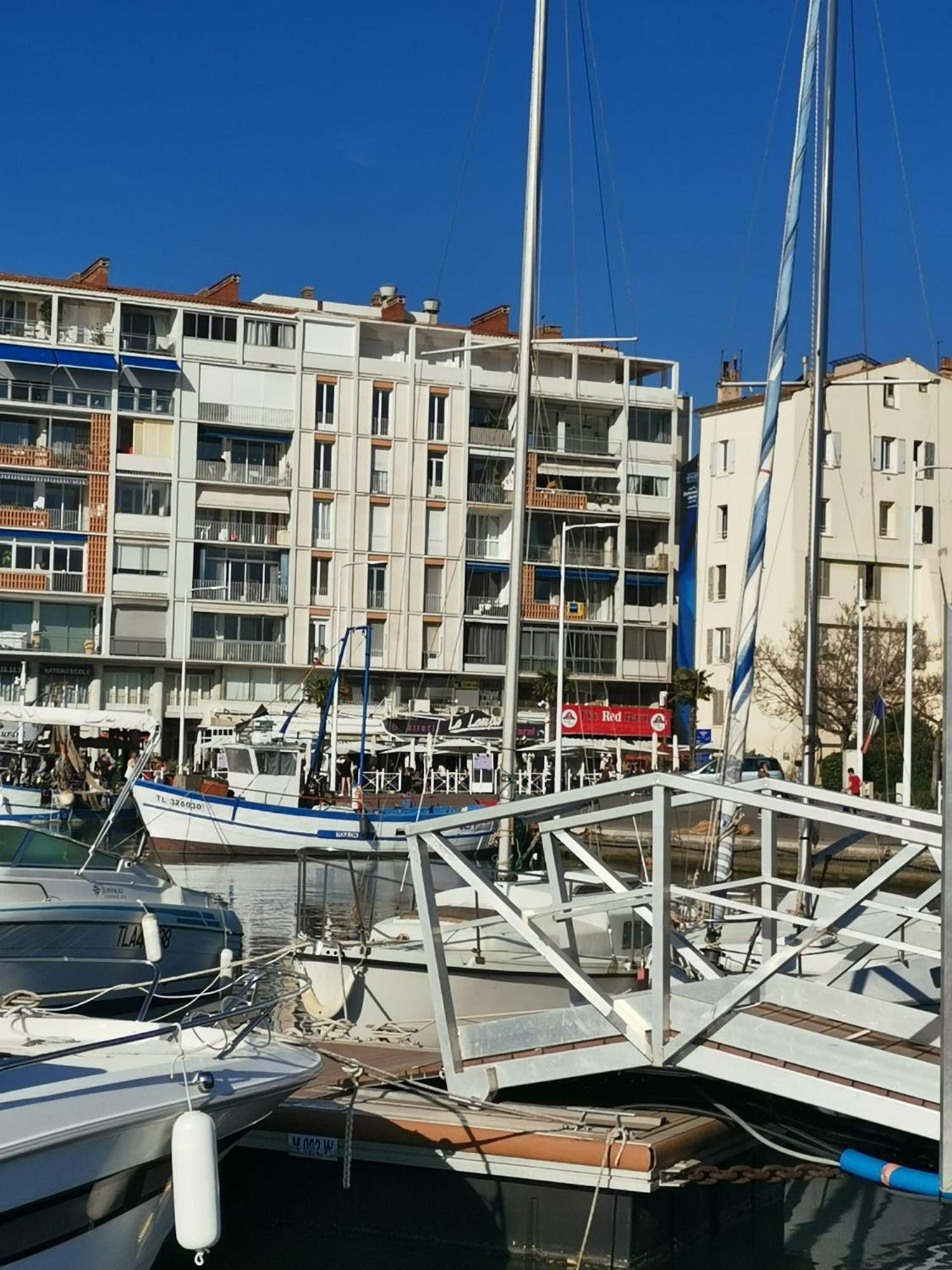 Marina Dream Apartment Тулон Екстериор снимка